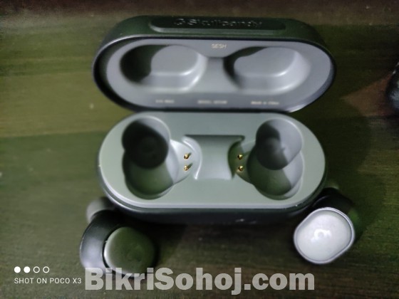 Skullcandy earbuds